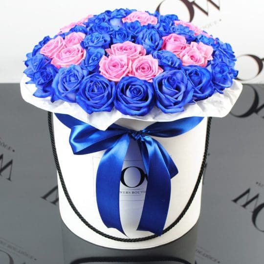 Mėlynos rožės dėžutėje