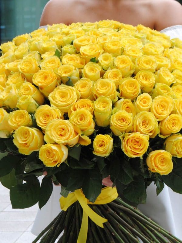 Geltonų rožių puokštė
