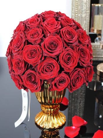 Raudonos rožės vazoje “Naomi”