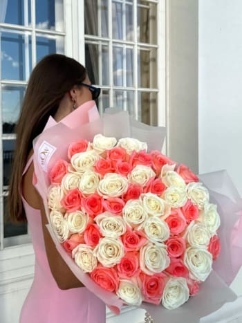 Rožių puokštė “Blushing Elegance”